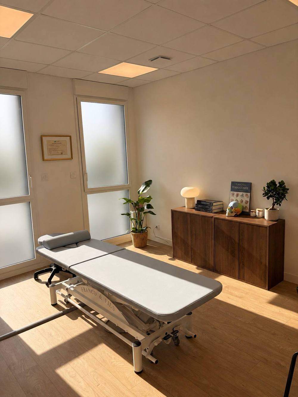 Salle de consultation du cabinet d'ostéopathie de Théo Legiec à Acigné